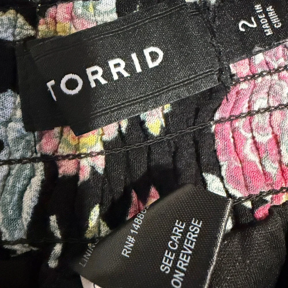 Torrid Black Floral Smocked Back Shorts Plus Size 2 Large‎ Cottagecore Summer